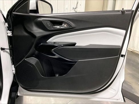 Used 2025 Chevrolet Trax LT w/ LT Convenience Package image 24