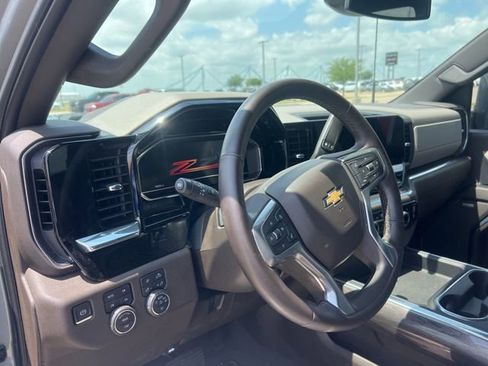 Used 2024 Chevrolet Silverado 2500 LTZ w/ LTZ Convenience Package image 9