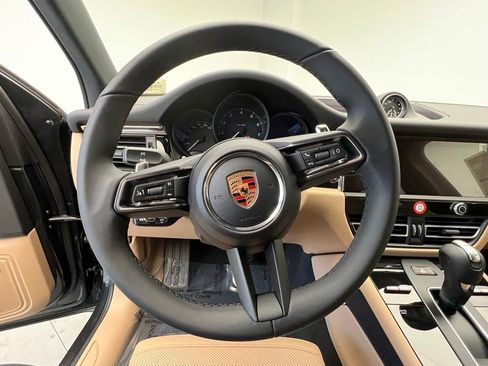 Used 2026 Porsche Macan image 7