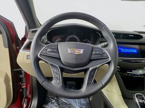 Used 2018 Cadillac XT5 Luxury w/ Driver Awareness Package image 10