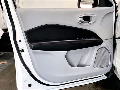 Used 2019 Jeep Compass Limited image 24