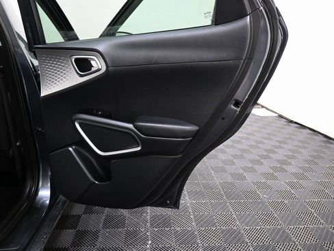 Used 2021 Kia Soul LX image 18