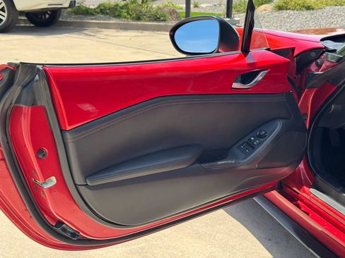 Used 2016 MAZDA MX-5 Miata Club RWD image 10