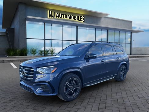 Used 2024 Mercedes-Benz GLS 450 4MATIC image 3