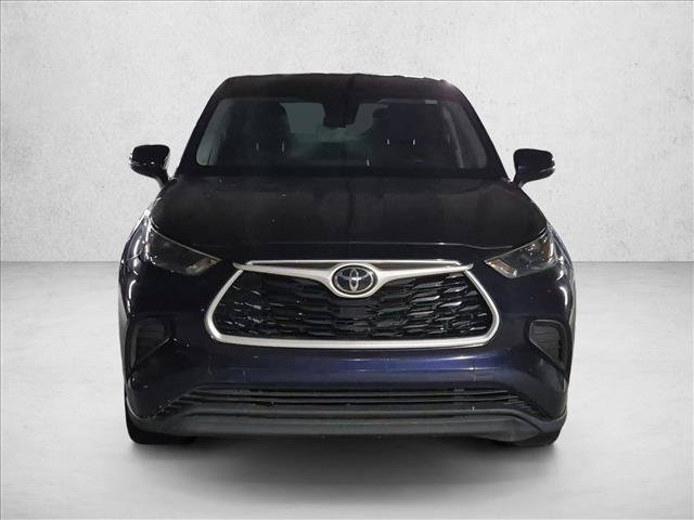 Used 2022 Toyota Highlander L FWD image 2