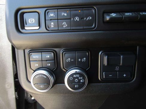 Used 2021 GMC Yukon XL AT4 w/ AT4 Premium Plus Package AWD/4WD image 25