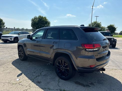 Used 2020 Jeep Grand Cherokee Altitude AWD/4WD image 8