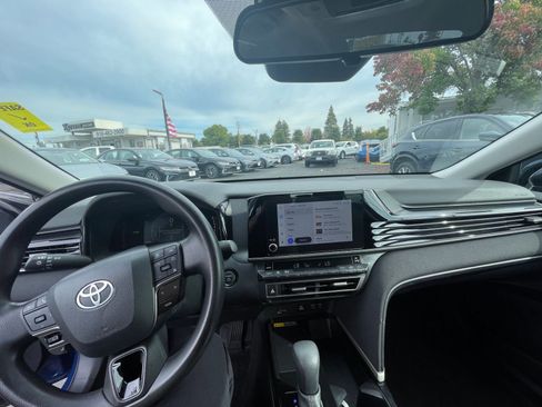 Used 2025 Toyota Camry LE image 27