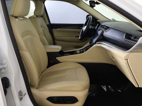 Used 2022 Jeep Grand Cherokee L Limited image 19