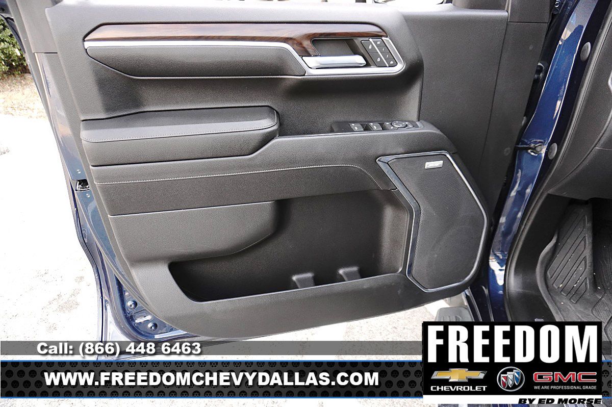 Used 2023 GMC Acadia SLE w/ Driver Convenience Package FWD image 32