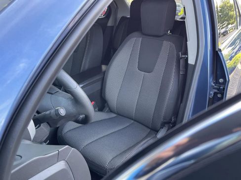Used 2017 Chevrolet Equinox LT FWD image 12
