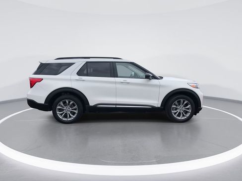 Used 2023 Ford Explorer XLT w/ Equipment Group 202A image 9