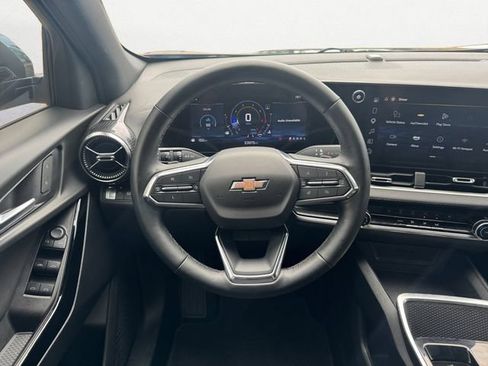 Used 2025 Chevrolet Equinox LT w/ Safety and Technology Package FWD image 12