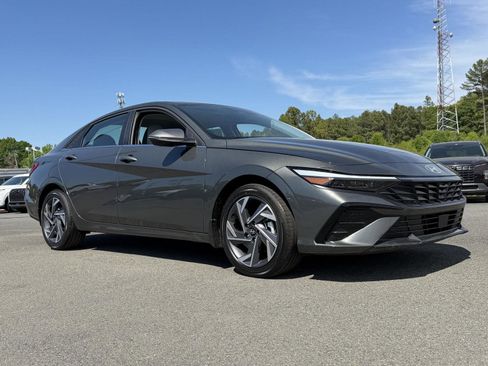 New 2026 Hyundai Elantra Limited image 2