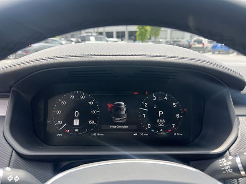 Used 2025 Land Rover Discovery Dynamic SE AWD/4WD image 24