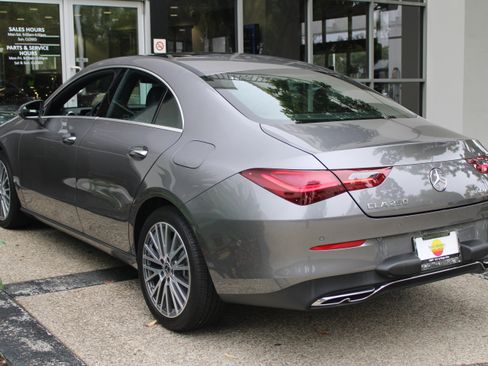 Used 2025 Mercedes-Benz CLA 250 4MATIC image 9
