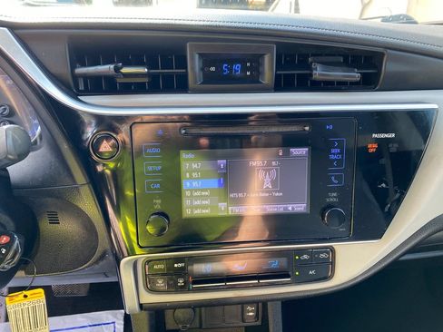 Used 2017 Toyota Corolla LE w/ Carpet Mat Package (TMS) FWD image 19