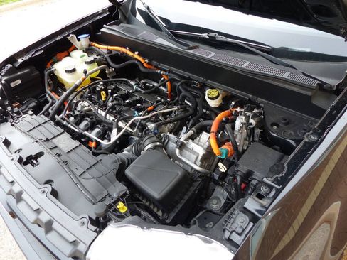 Used 2022 Ford Maverick XL FWD image 18