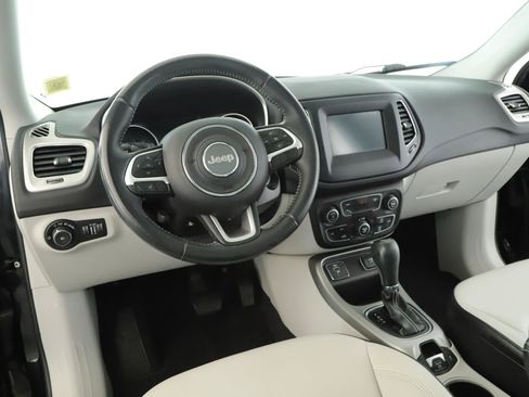 Used 2020 Jeep Compass Latitude w/ Popular Equipment Group FWD image 2