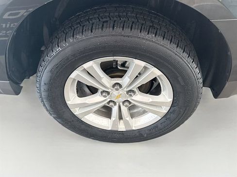 Used 2017 Chevrolet Equinox LS FWD image 28