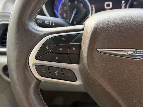 Used 2021 Chrysler Pacifica Touring-L image 20