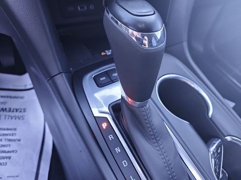 Used 2020 Chevrolet Equinox Premier AWD/4WD image 19