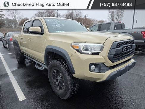 Used 2016 Toyota Tacoma TRD Off-Road w/ Towing Package image 3