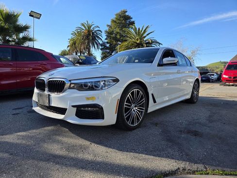 Used 2019 BMW 530e w/ M Sport Package image 3