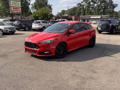 Used 2017 Ford Focus ST FWD image 1