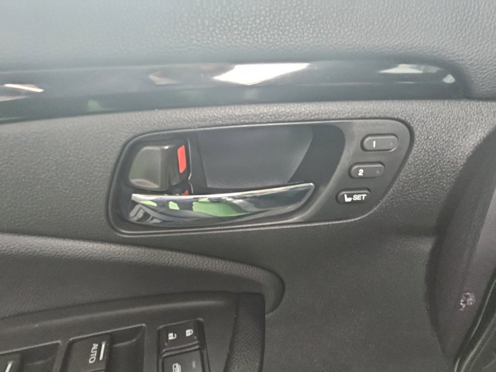 Used 2016 Honda Pilot Touring image 13