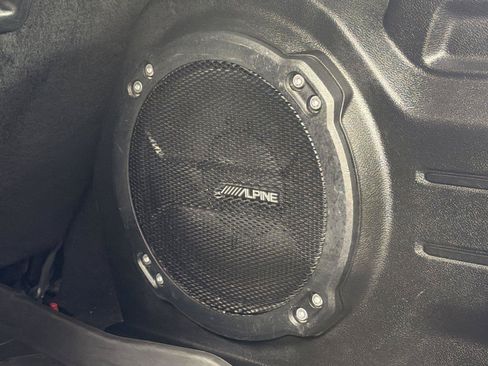 Used 2018 Jeep Wrangler Unlimited Sahara AWD/4WD image 18