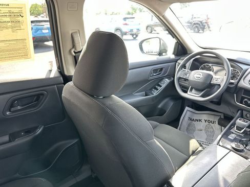 Used 2025 Nissan Rogue S AWD/4WD image 15