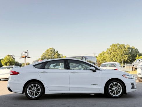Used 2019 Ford Fusion SE FWD image 6