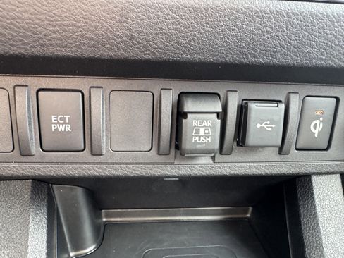 Used 2023 Toyota Tacoma TRD Off-Road AWD/4WD image 37
