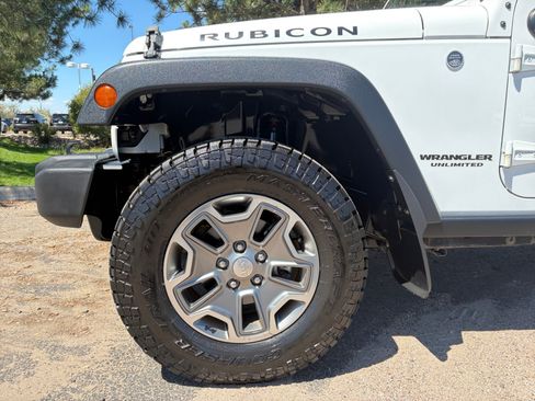Used 2017 Jeep Wrangler Unlimited Rubicon w/ Connectivity Group AWD/4WD image 10