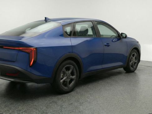 Used 2025 Kia K4 LXS image 9