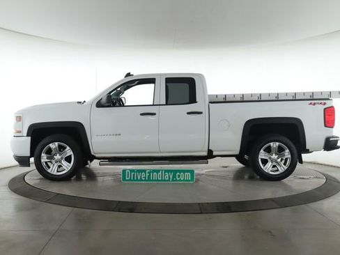 Used 2018 Chevrolet Silverado 1500 Custom w/ Custom Convenience Package AWD/4WD image 9