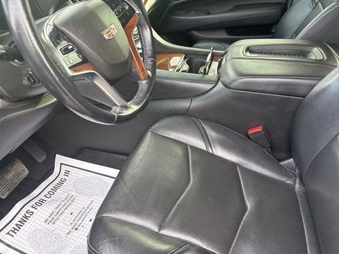 Used 2019 Cadillac Escalade ESV Luxury image 11
