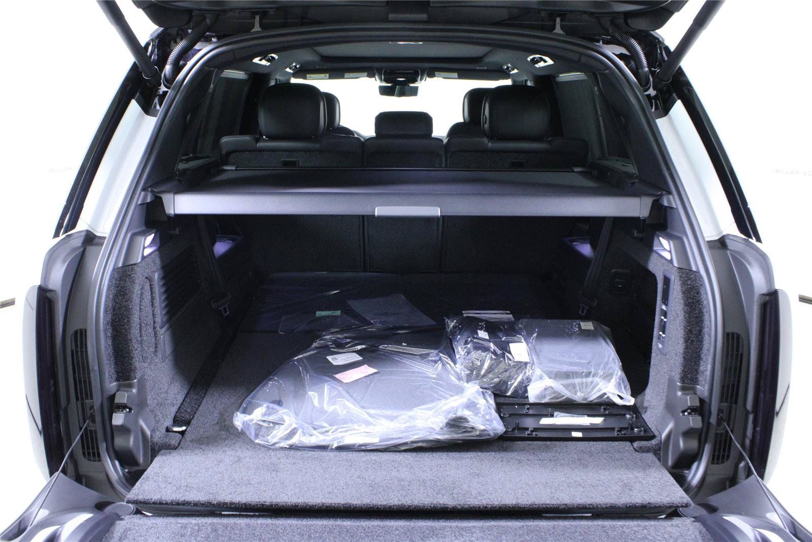 New 2026 Land Rover Range Rover Long Wheelbase SE AWD/4WD image 9