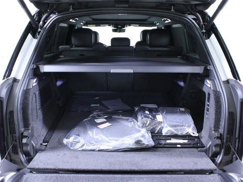New 2026 Land Rover Range Rover Long Wheelbase SE AWD/4WD image 9