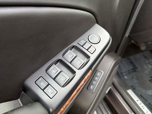 Used 2017 Chevrolet Suburban Premier AWD/4WD image 12