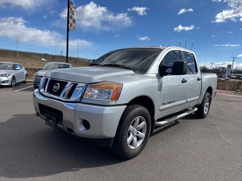 Used 2013 Nissan Titan SV image 3