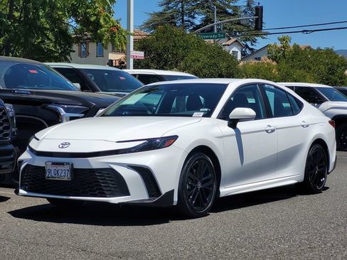 Certified 2025 Toyota Camry SE w/ Convenience Package FWD image 10