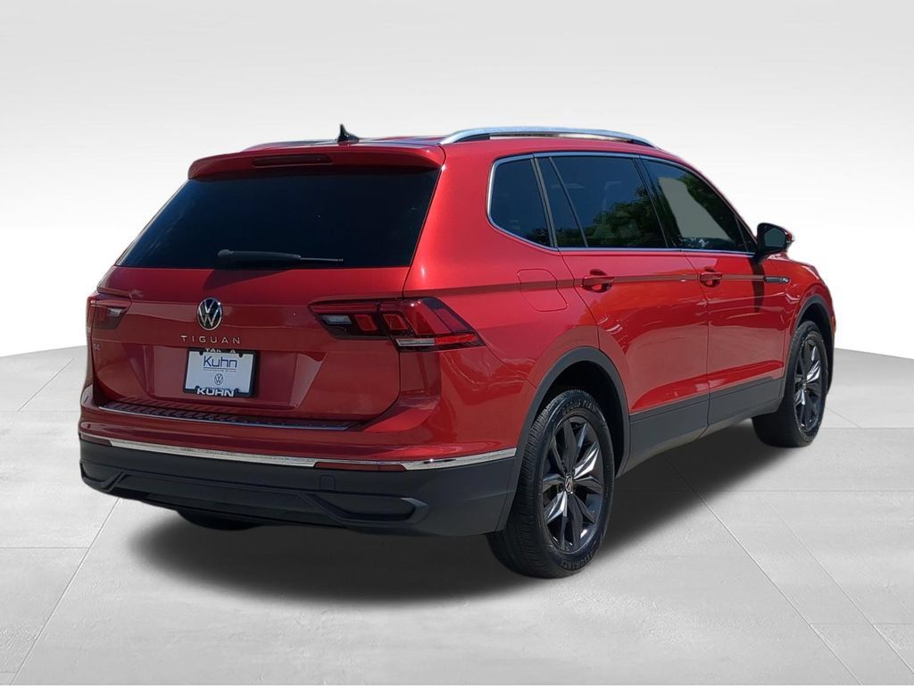 Certified 2023 Volkswagen Tiguan SE FWD image 3