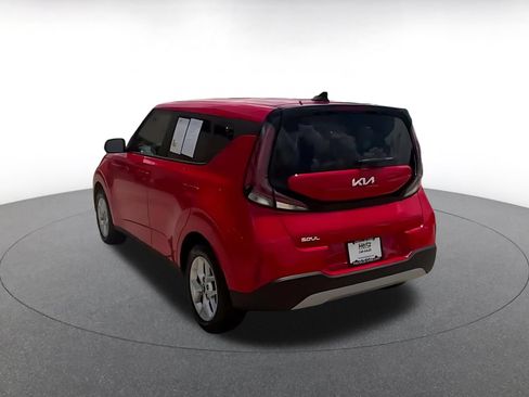Used 2025 Kia Soul LX w/ LX Technology Package FWD image 9