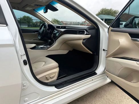 Used 2018 Toyota Camry XLE image 23