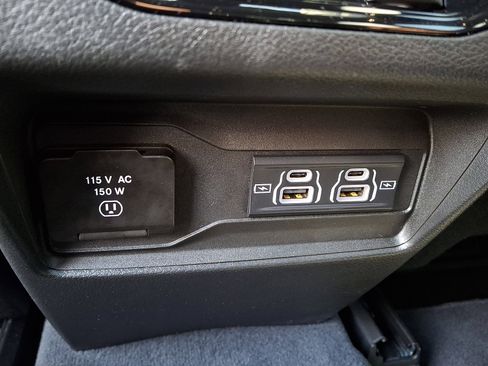 Used 2023 Jeep Grand Cherokee Altitude AWD/4WD image 11