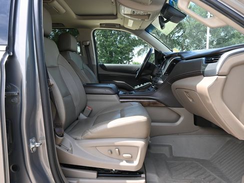 Used 2019 Chevrolet Suburban LT RWD image 26