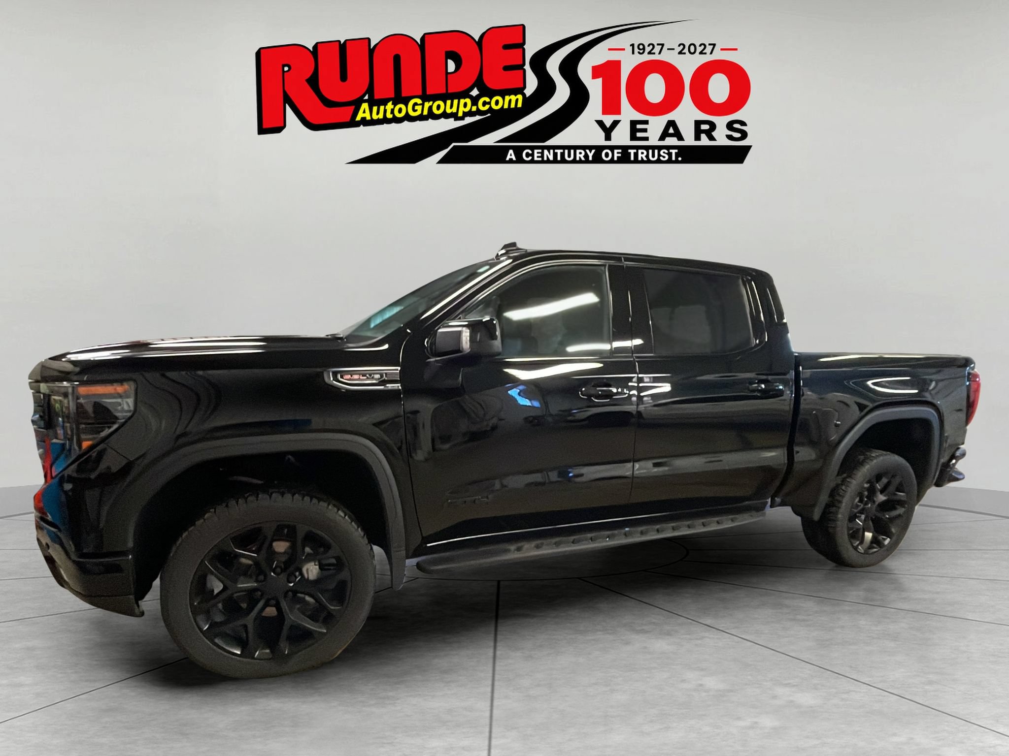Used 2024 GMC Sierra 1500 AT4 w/ Technology Package AWD/4WD image 1