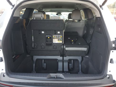 New 2025 Toyota Sienna XLE image 9